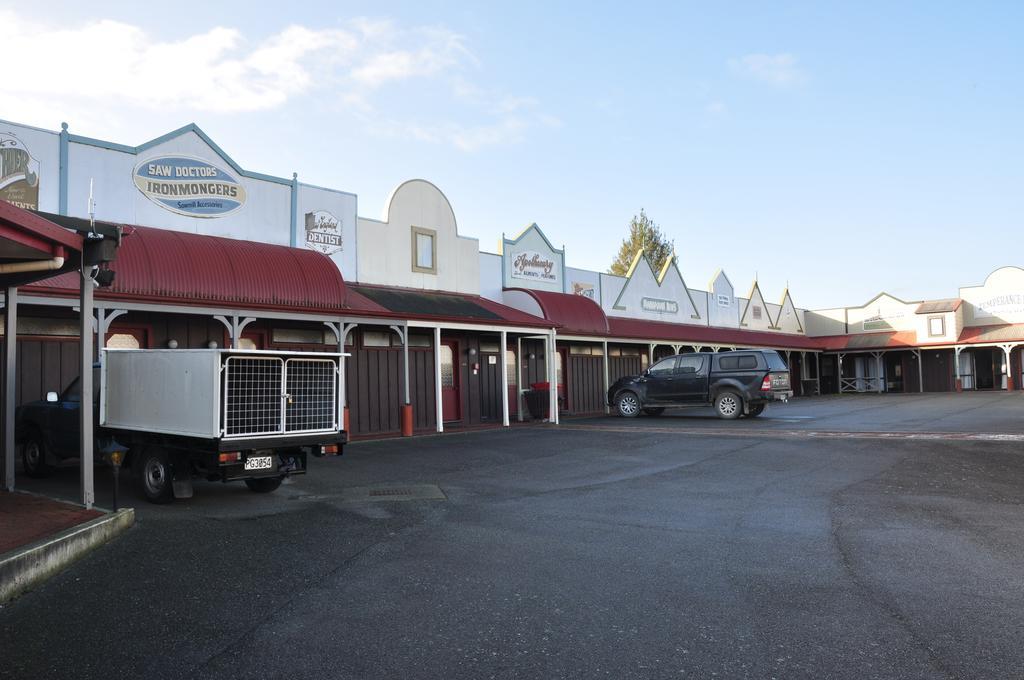 The Village Inn Hotel Te Anau Luaran gambar